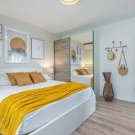 Lägenhet Just Renovated Stylish 2 Bedrooms Only A Few Steps From The Beach! *