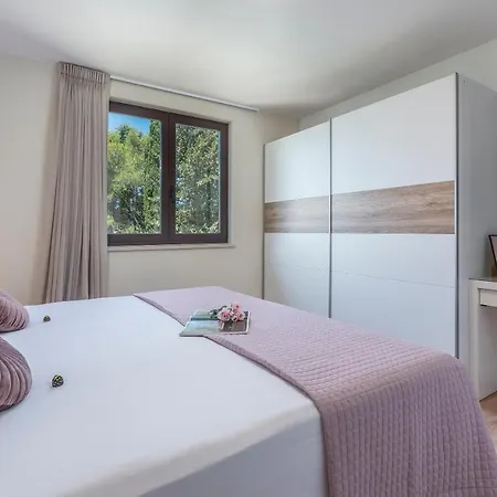 Lägenhet Just Renovated Stylish 2 Bedrooms Only A Few Steps From The Beach!