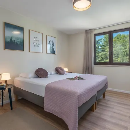 Just Renovated Stylish 2 Bedrooms Only A Few Steps From The Beach! アパート Novigrad Istria