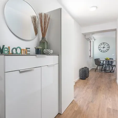 アパート Just Renovated Stylish 2 Bedrooms Only A Few Steps From The Beach! Novigrad Istria
